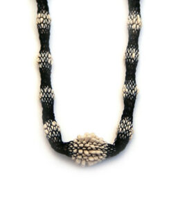 Aru sautoir necklace