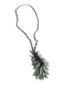 Flotendo pendant necklace